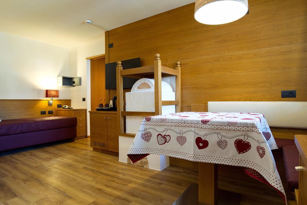 Hotel Cirelle Suite & Spa Canazei Ngoại thất bức ảnh